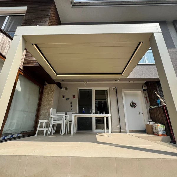 Esenevler Mah. çevresi için Bayraktar Tente'nin İstanbul'da uyguladığı pergola tente örneği