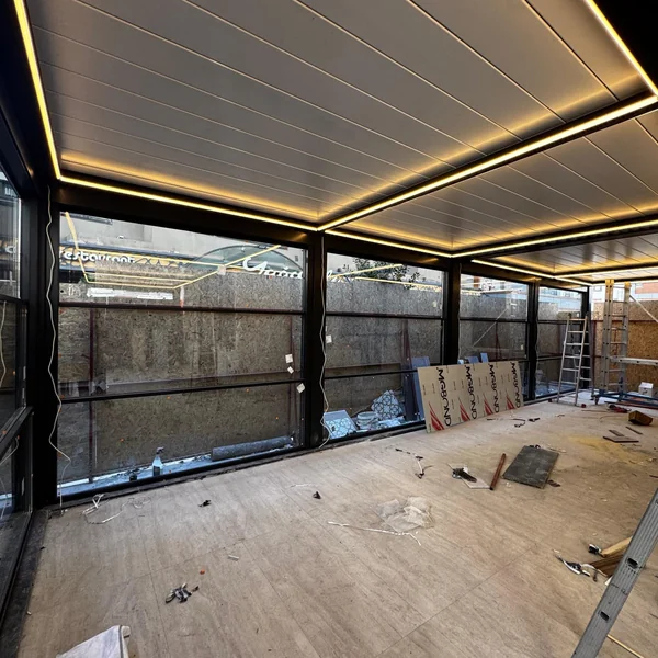 Sakarya Mah. çevresi için Bayraktar Tente'nin İstanbul'da uyguladığı pergola tente örneği