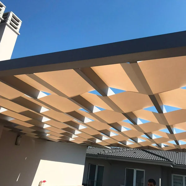 Çavuşoğlu Mah. çevresi için Bayraktar Tente'nin İstanbul'da uyguladığı pergola tente örneği