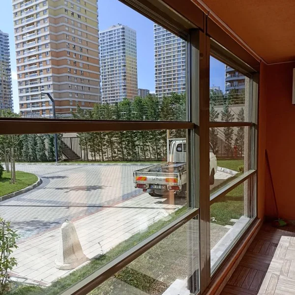 Çiftalan Mah. çevresi için Bayraktar Tente'nin İstanbul'da uyguladığı giyotin cam sistemi örneği