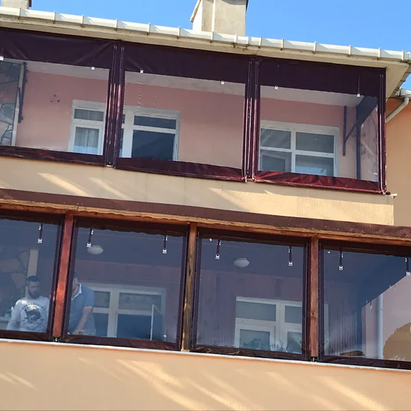 Çatalca Şeffaf Branda için Bayraktar Tente'nin İstanbul'da uyguladığı şeffaf branda örneği